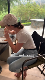 Amanda Cerny feet photo thumbnail
