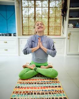 Kate Hudson feet photo thumbnail