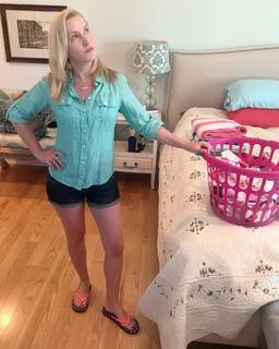 Angela Kinsey feet photo thumbnail