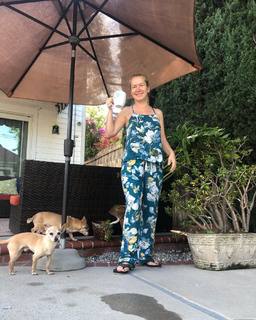 Angela Kinsey feet photo thumbnail