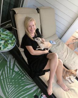 Angela Kinsey feet photo thumbnail
