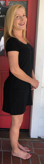 Angela Kinsey feet photo thumbnail