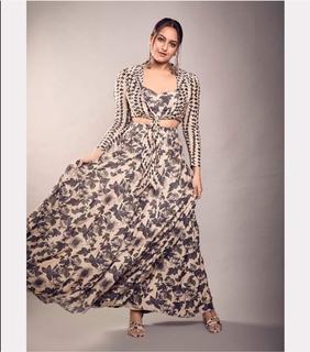 Sonakshi Sinha feet photo thumbnail
