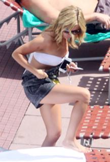 Ashley Tisdale feet photo thumbnail