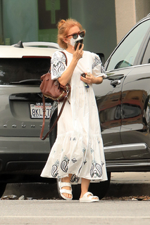 Isla Fisher feet photo thumbnail