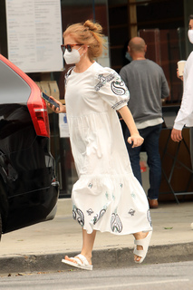 Isla Fisher feet photo thumbnail