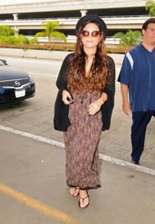 Demi Lovato feet photo thumbnail