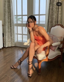 Isis Valverde feet photo thumbnail