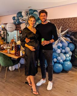Ashley James feet photo thumbnail
