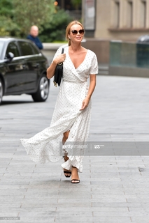 Amanda Holden feet photo thumbnail