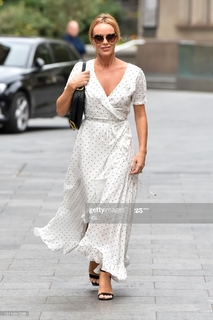 Amanda Holden feet photo thumbnail