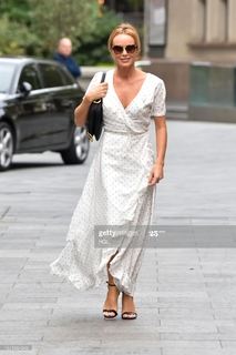 Amanda Holden feet photo thumbnail