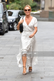 Amanda Holden feet photo thumbnail
