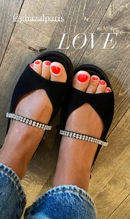 Lily Allen feet photo thumbnail