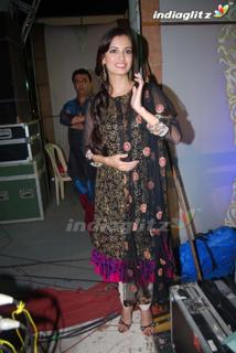 Dia Mirza feet photo thumbnail