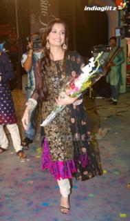 Dia Mirza feet photo thumbnail