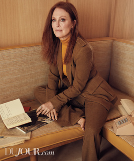 Julianne Moore feet photo thumbnail