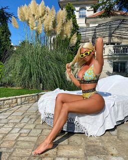 Jelena Karleusa feet photo thumbnail