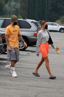 Hailey Bieber feet photo thumbnail