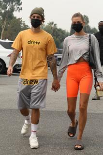 Hailey Bieber feet photo thumbnail