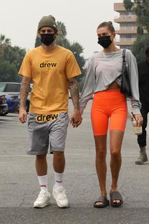 Hailey Bieber feet photo thumbnail