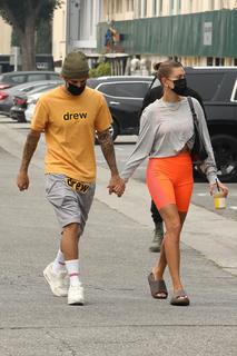 Hailey Bieber feet photo thumbnail