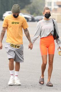 Hailey Bieber feet photo thumbnail