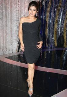 Raveena Tandon feet photo thumbnail