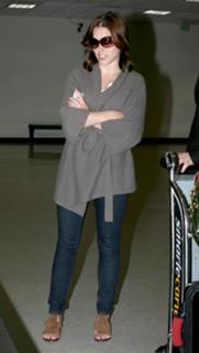Sophia Bush feet photo thumbnail