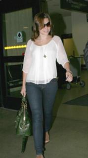 Sophia Bush feet photo thumbnail