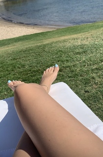Duygu Özaslan feet photo thumbnail