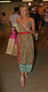 Paris Hilton feet photo thumbnail