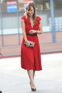 Olivia Wilde feet photo thumbnail
