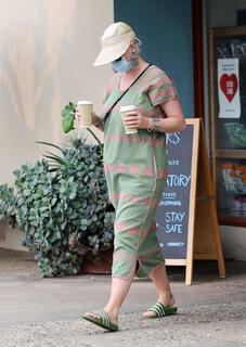 Katy Perry feet photo thumbnail