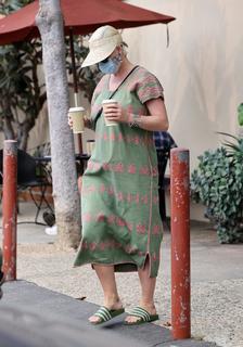 Katy Perry feet photo thumbnail