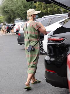Katy Perry feet photo thumbnail