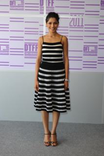 Freida Pinto feet photo thumbnail