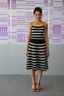 Freida Pinto feet photo thumbnail