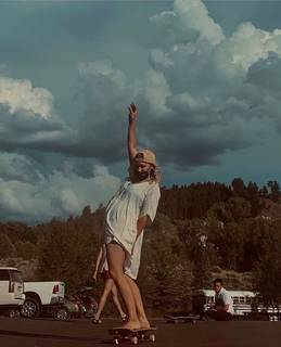 Emily Osment feet photo thumbnail