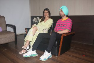 Kriti Sanon feet photo thumbnail