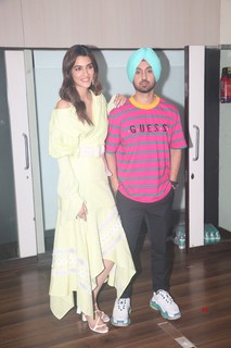 Kriti Sanon feet photo thumbnail