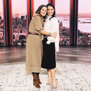 Lucy Liu feet photo thumbnail