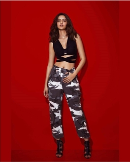 Ananya Pandey feet photo thumbnail