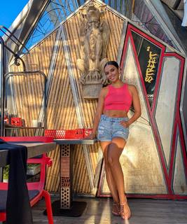 Cristina Pedroche feet photo thumbnail