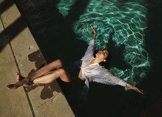 Jessica Gomes feet photo thumbnail
