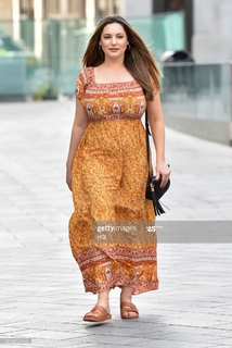 Kelly Brook feet photo thumbnail