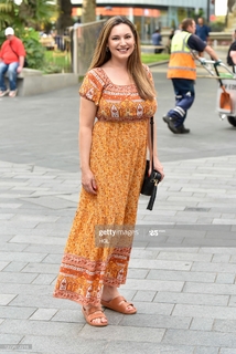 Kelly Brook feet photo thumbnail