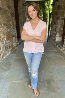 Lisa Robertson feet photo thumbnail