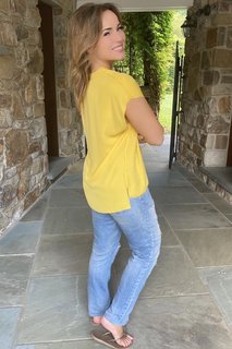 Lisa Robertson feet photo thumbnail
