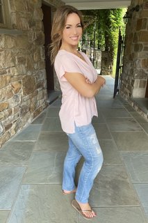 Lisa Robertson feet photo thumbnail